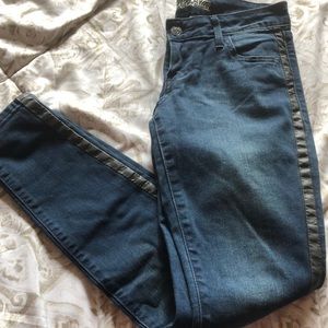 Old Navy skinny rockstar jeans with a black trim on the side of the leg